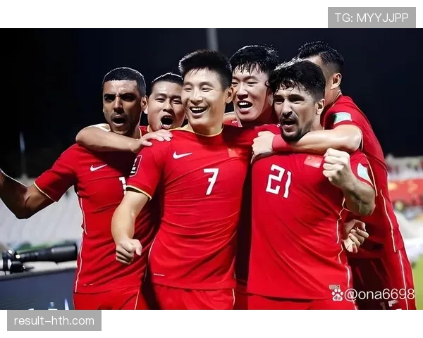 足球赛季进入白热化阶段，各路豪强为冠军展开激烈争夺