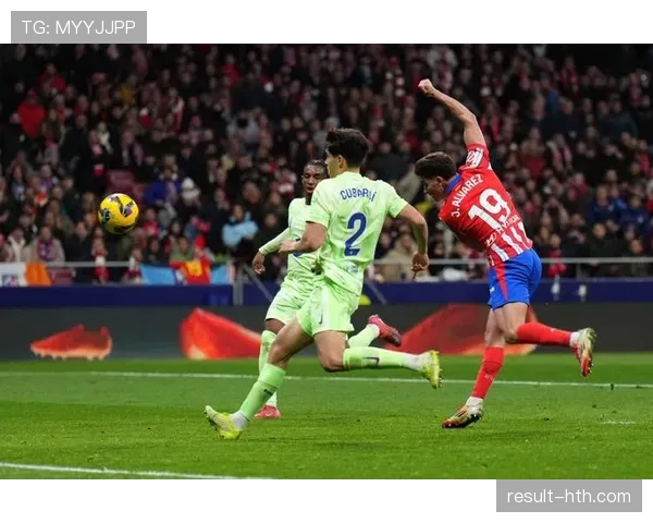 莱万 vs 姆巴佩:终结效率与战术角色差异 莱万 vs 姆巴佩:终结效率与战术角色差异